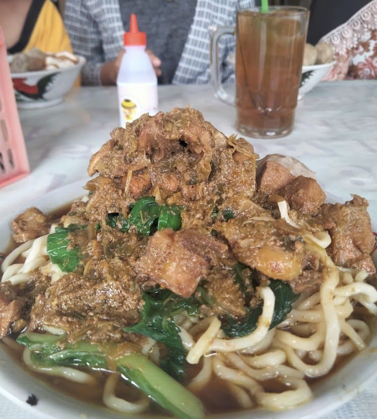 Mie Ayam Pak Amir: Kenikmatan yang Menghangatkan Jiwa di Cilacap